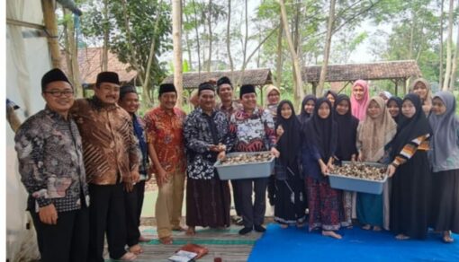 Panen Jamur di Pesantren