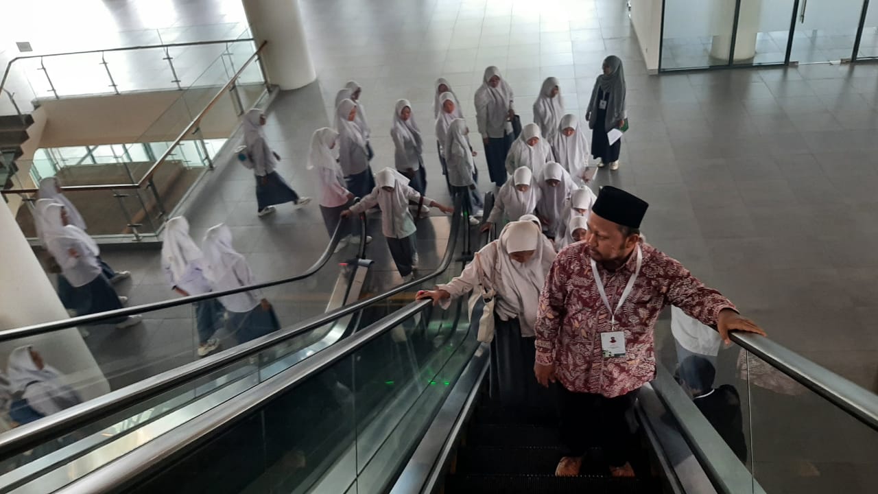 MA Assalafiyah Ikuti Mini Campus Tour UNU Jogja