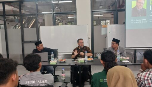 Fakultas Dirasah Islamiyah Gelar Diskusi Hadirkan Prof. Greg Barton