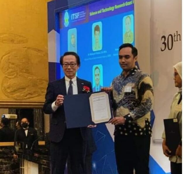 Dekan FIH Raih Penghargaan Science and Technology