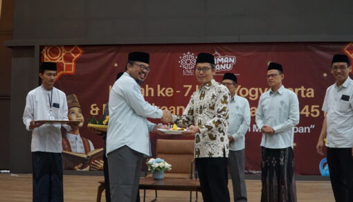 UNU Jogja Peringati Harlah ke-7 dan Buka Kamandanu dengan Potong Tumpeng