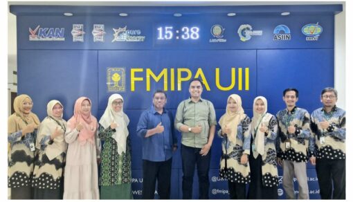 Prodi Farmasi Studi Banding ke UII