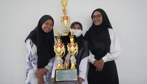 Inovasi Kotak Obat Cerdas Mahasiswa Farmasi UNU Jogja Juara 1 Lomba Karya Tulis