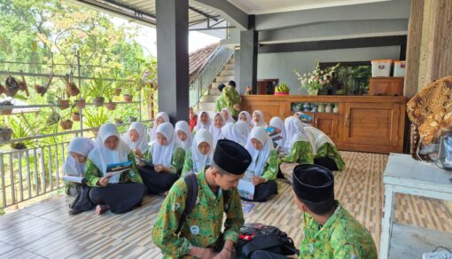 Fakultas Ekonomi UNU Jogja Jalin Silaturahmi dan Promosikan PMB di Ponpes Al Muttaqien Klaten
