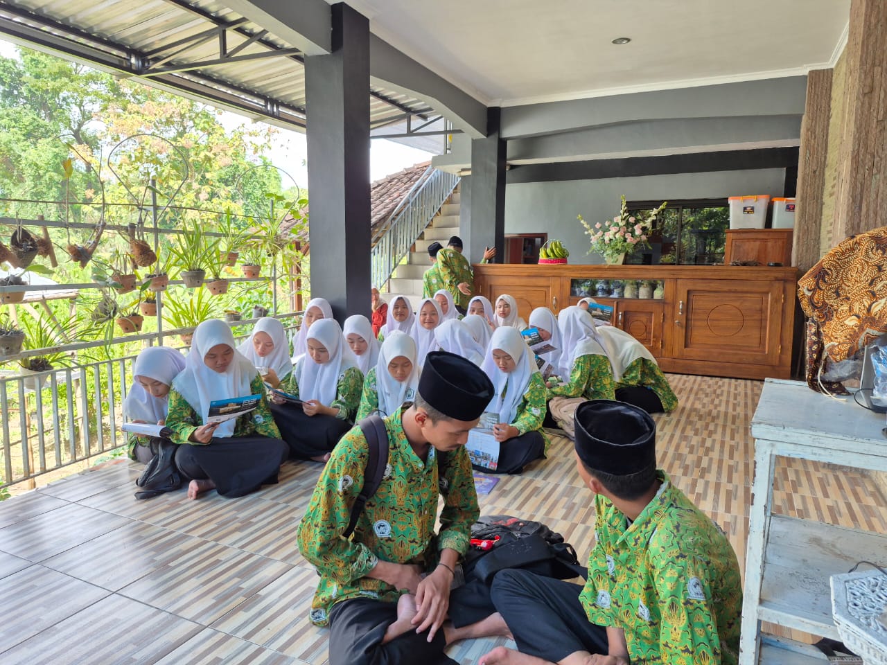 Fakultas Ekonomi UNU Jogja Jalin Silaturahmi dan Promosikan PMB di Ponpes Al Muttaqien Klaten