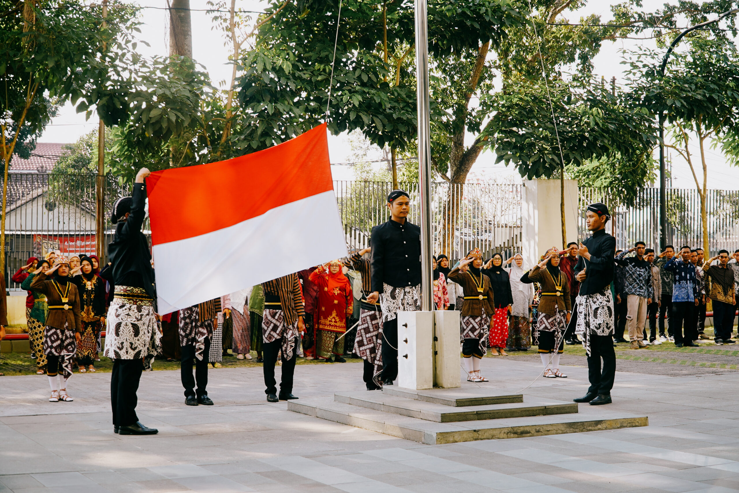 Semarak Baju Adat Nusantara Warnai Peringatan HUT ke-80 RI di UNU Jogja