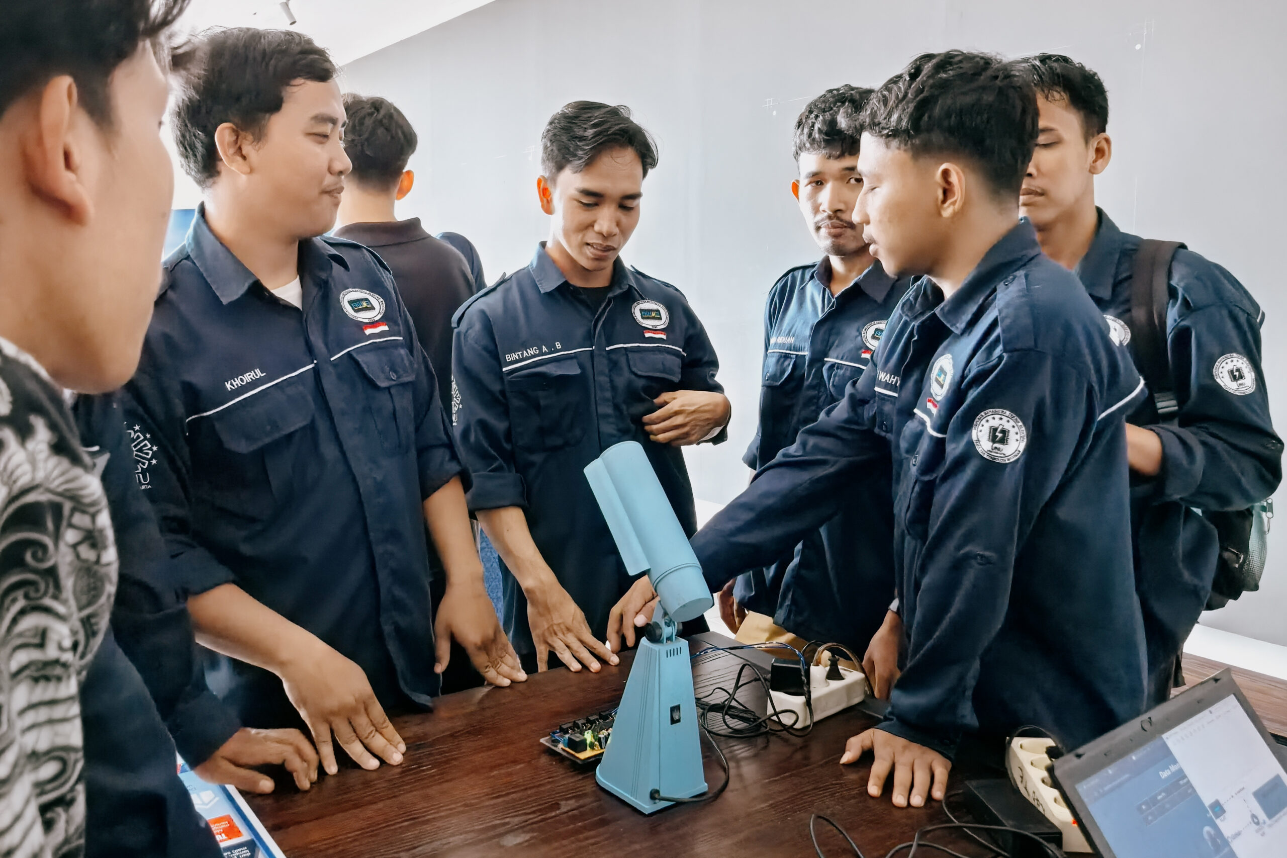 Capstone Project Expo UNU Jogja: Kreativitas Mahasiswa Teknik Elektro Lahirkan Teknologi Tepat Guna